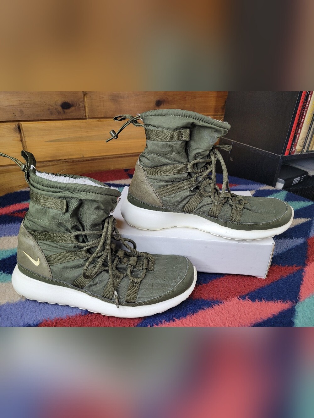 Nike Roshe Run Hi Sneakers Boots Womens 10 Forest Green Faux Fur Lined Lace Up